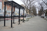 На бульваре Радищева установили каркас для парковых качелей
