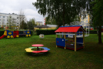  В Твери продолжается установка детских игровых комплексов