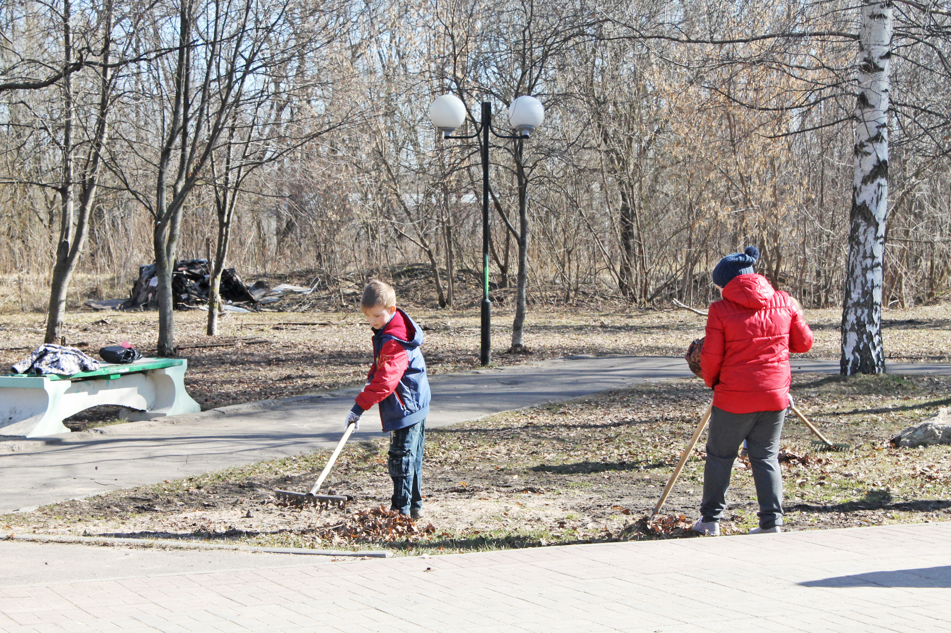 В городе прошел первый. Тверь парк сквер. Субботник Тверь. Тверь парк на лазури.