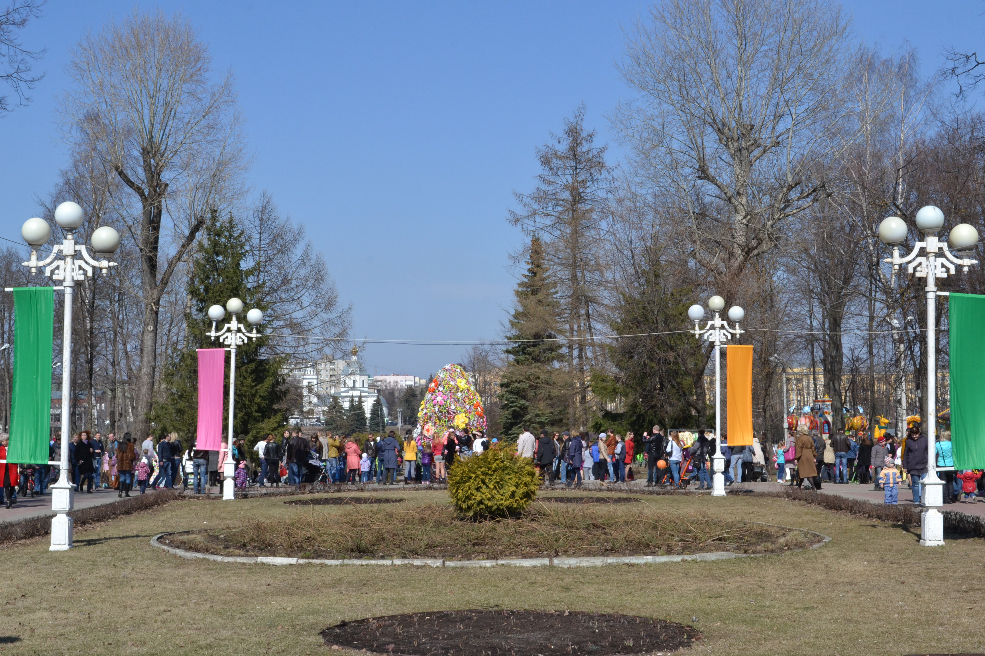 В городском саду. Пасха городской сад Тверь. Городской сад Тверь праздники. Фестиваль в Горсаду. Город сад Пасха.