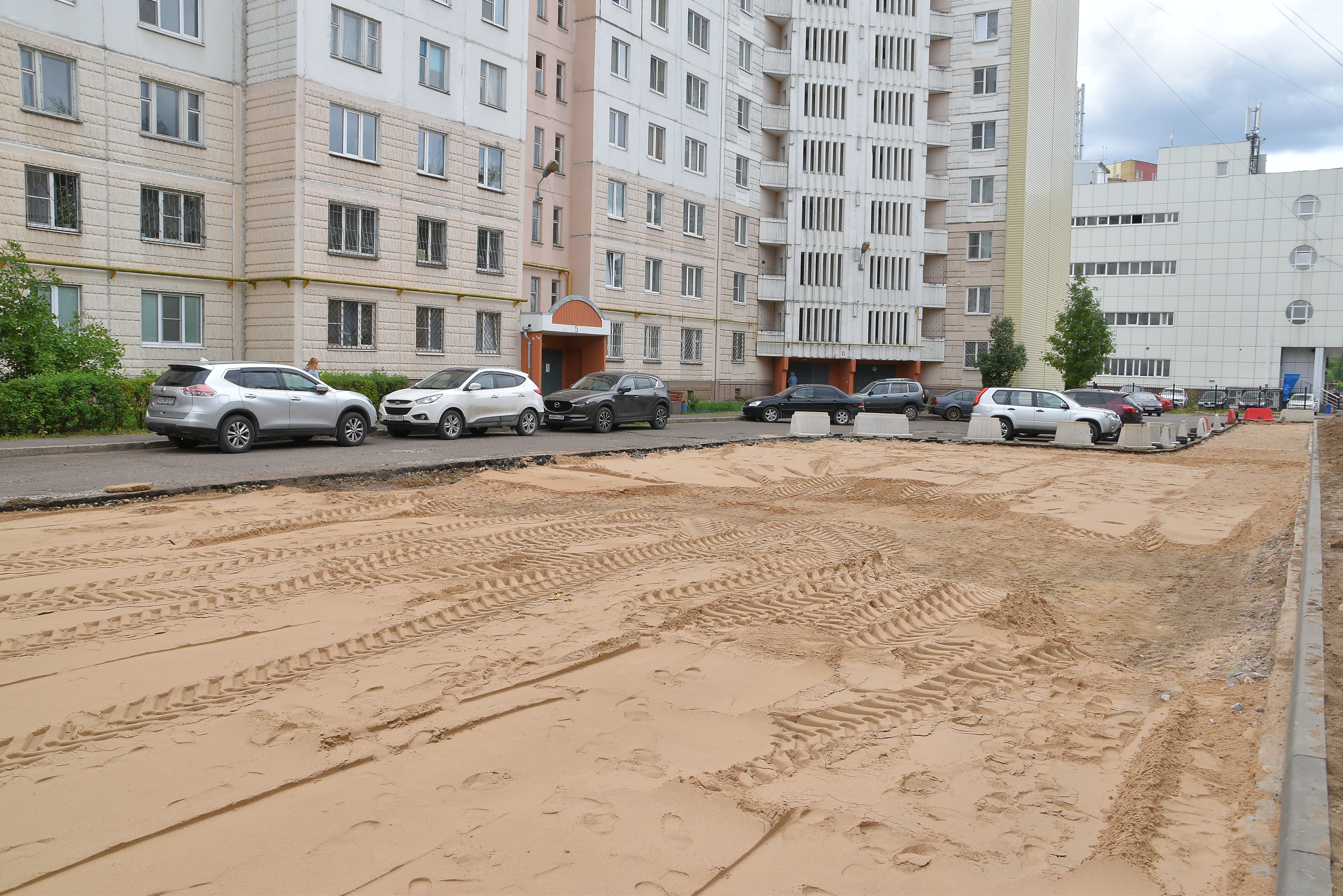 Вся тверь. Благоустройство придомовой территории. Двор без машин. Дворовая территория. Благоустроенный двор Россия.