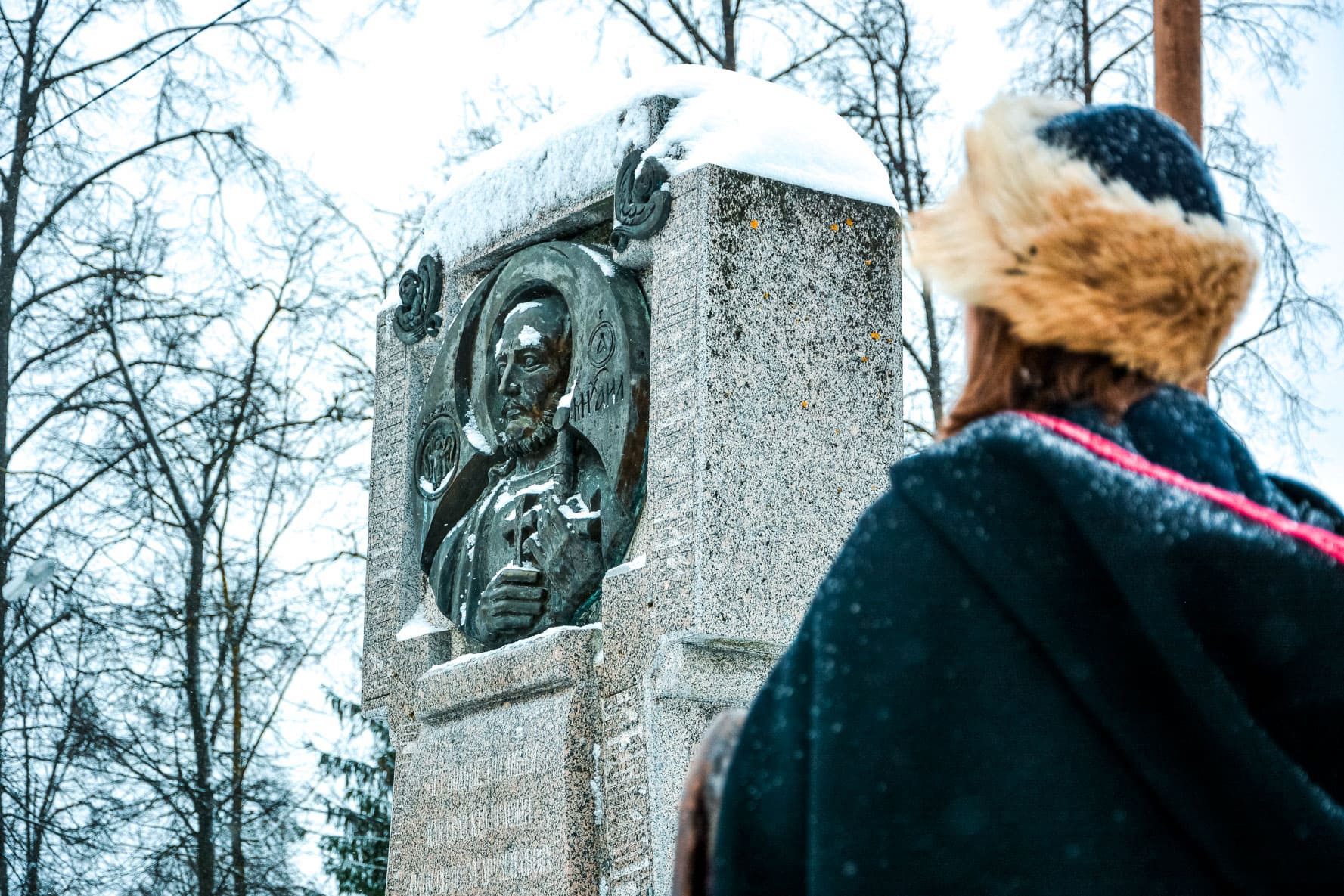 Тверь михаила тверского 5. Площадь Святого благоверного князя Михаила Тверского 5 Тверь. 5 Декабря день памяти Михаила Тверского. Михаил Тверской поклонный крест в Горсаду. Мощи Михаила Тверского.