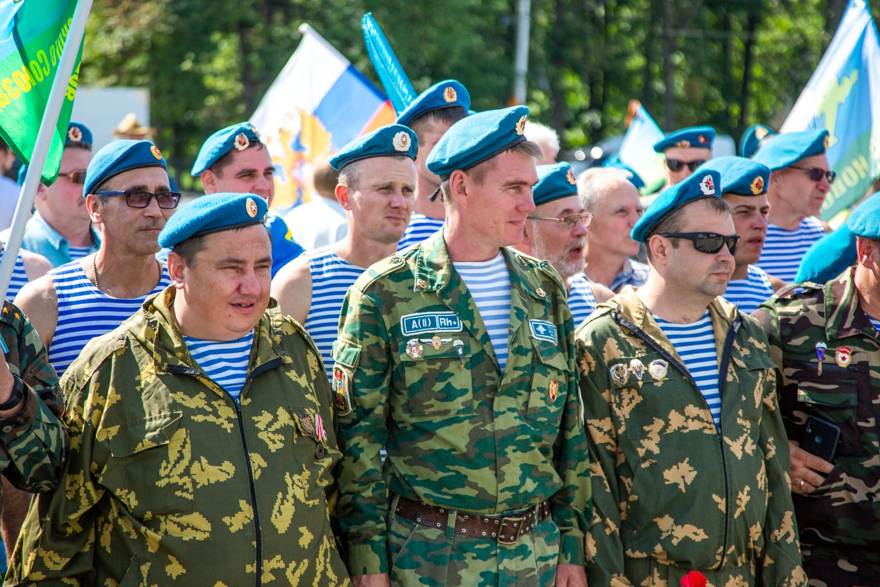 Дата основания вдв. Десантник. С праздником ВДВ. День ВДВ В Твери.