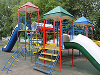 В Твери ремонтируют детские площадки