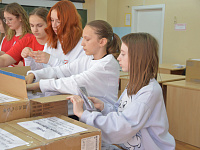  Тверские школьники отправили подарки сверстникам из Бердянска